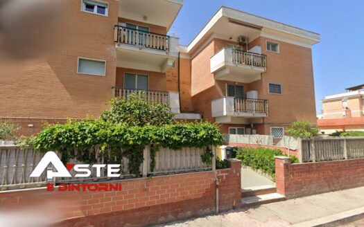 APPARTAMENTO AL PIANO SEMINTERRATO IN TORVAJANICA (RM), VIA RUMENIA N. 289